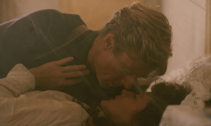 Robert Redford küsst seine Filmliebe Meryl Streep.